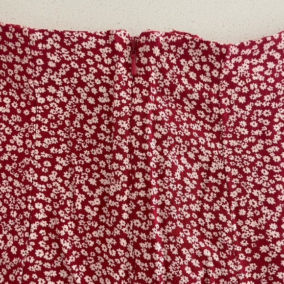 American Eagle Red Floral Skirt (size 0) - Picture 6 of 7
